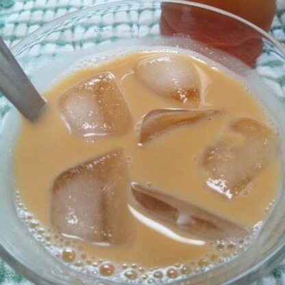 久々に、アイスバージョンでリピでぇす＼(^o^)／
しかも暑いので水出し紅茶でささっとさっぱりと作りました♪
冷たくてもきなことバニラの甘い香りが美味しいです♥